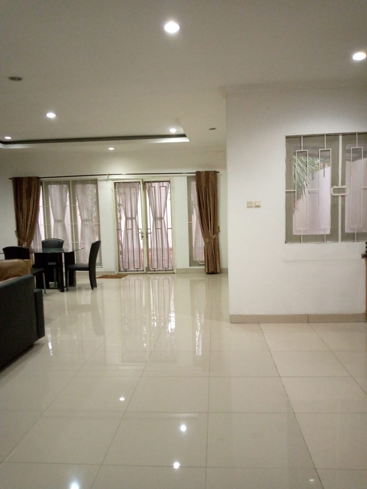 Rumah Disewakan Fully Furnished di Taman Dago Lippo Cikarang